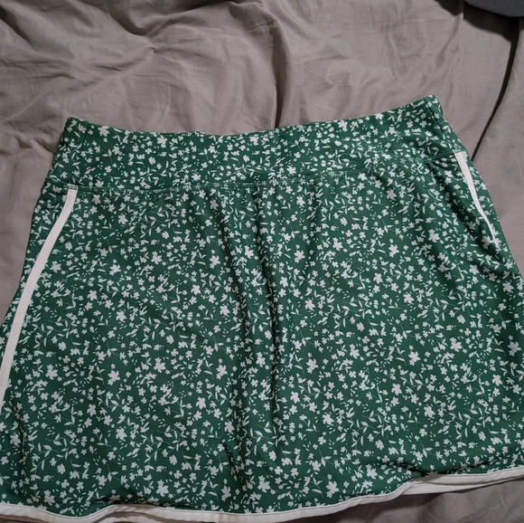Old Navy Extra High Waisted Powersoft Ditsy Floral Skirt, XL, Kelly Green - Picture 5 of 5